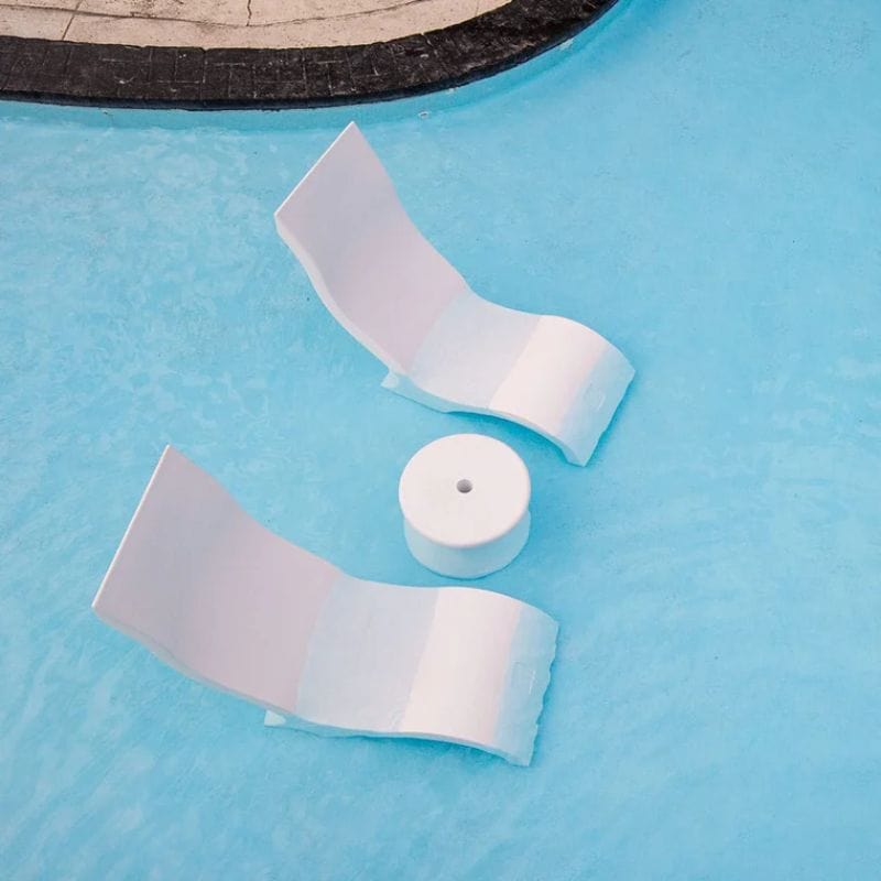 Ledge Lounger Signature Chair in White