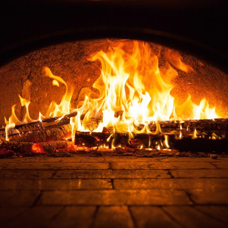 Cooking wood burning in a pizza oven