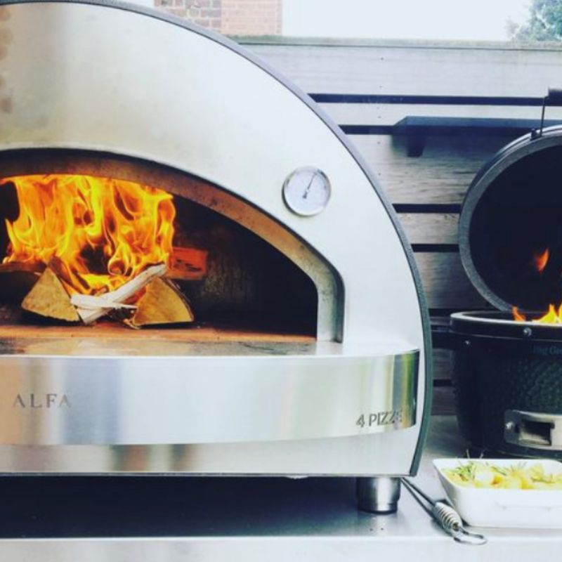Close up of the firewood burning inside the Alfa 4 Pizze Countertop oven