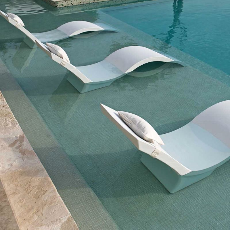 Ledge Signature Chaise Deep In-Pool Lounger