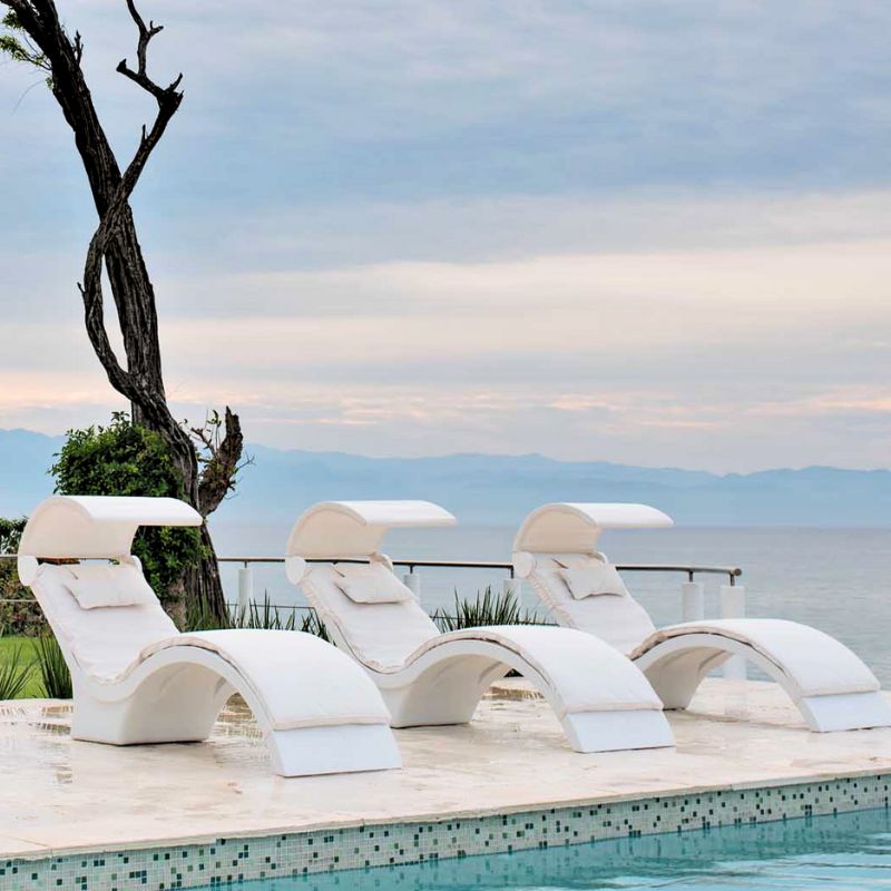 Ledge Signature Chaise Shade