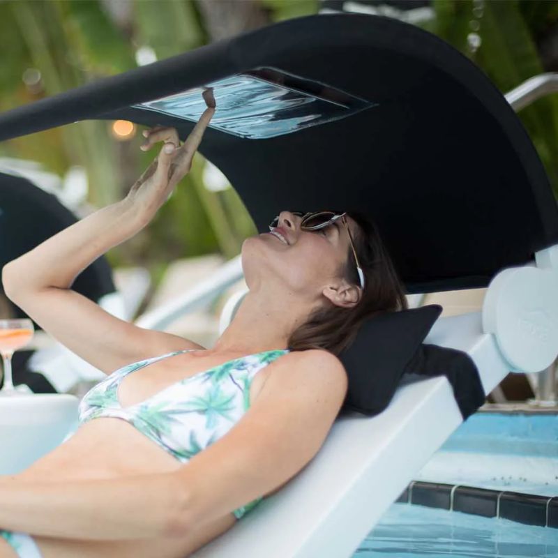 Ledge Signature Chaise Shade