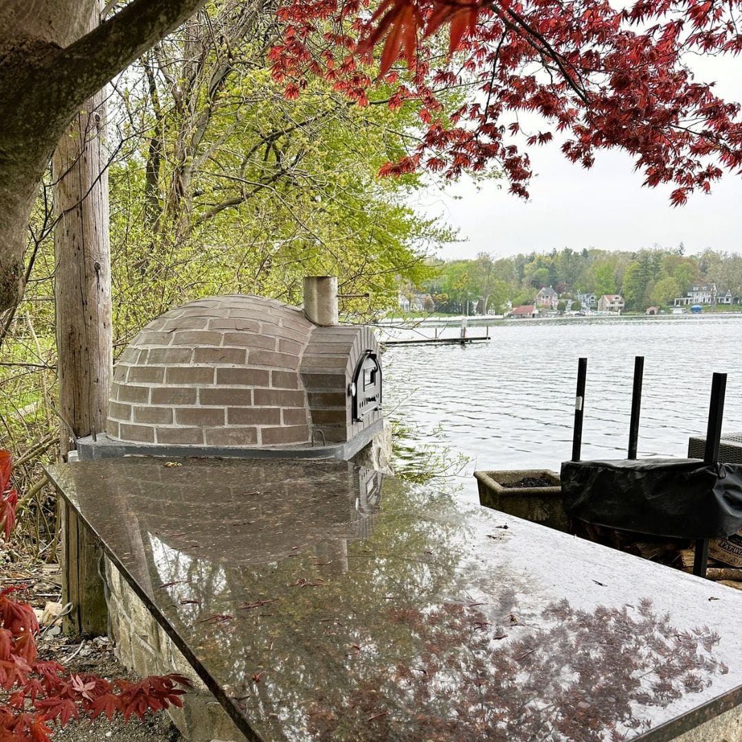 Lume Largo Tudo Premium Pizza oven by the lake