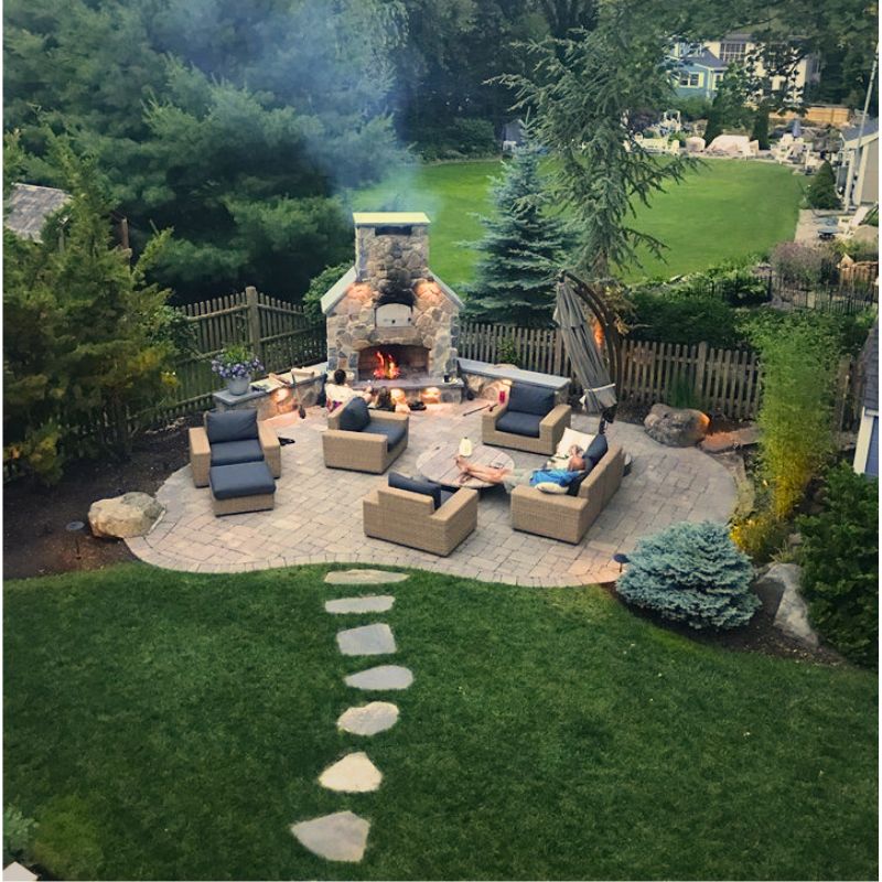 Round Grove Baha Largo Fireplace with Pizza Oven