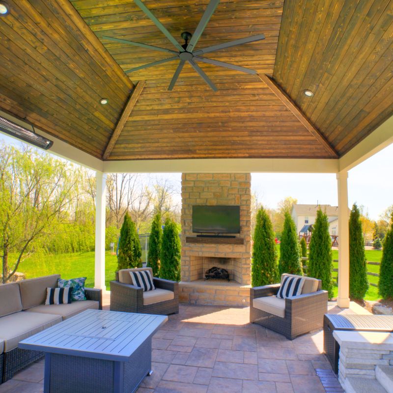 Round Grove Outdoor Fireplace in Poco FP1400