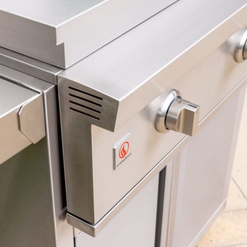 Closer Detail of the Griddle PRO by Summerset