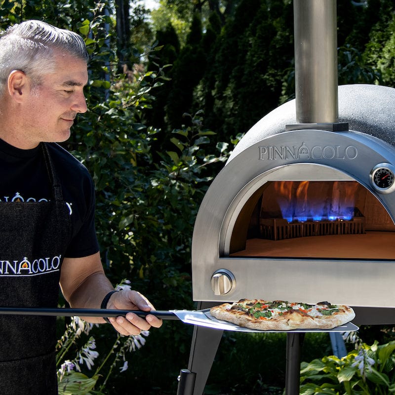 Cooking Pizza in the Pinnacolo L&#39;Argilla Thermal Clay Gas Pizza Oven